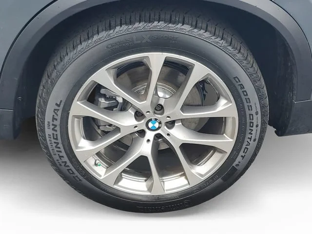 Used 2025 Gray BMW xDrive40i image 31