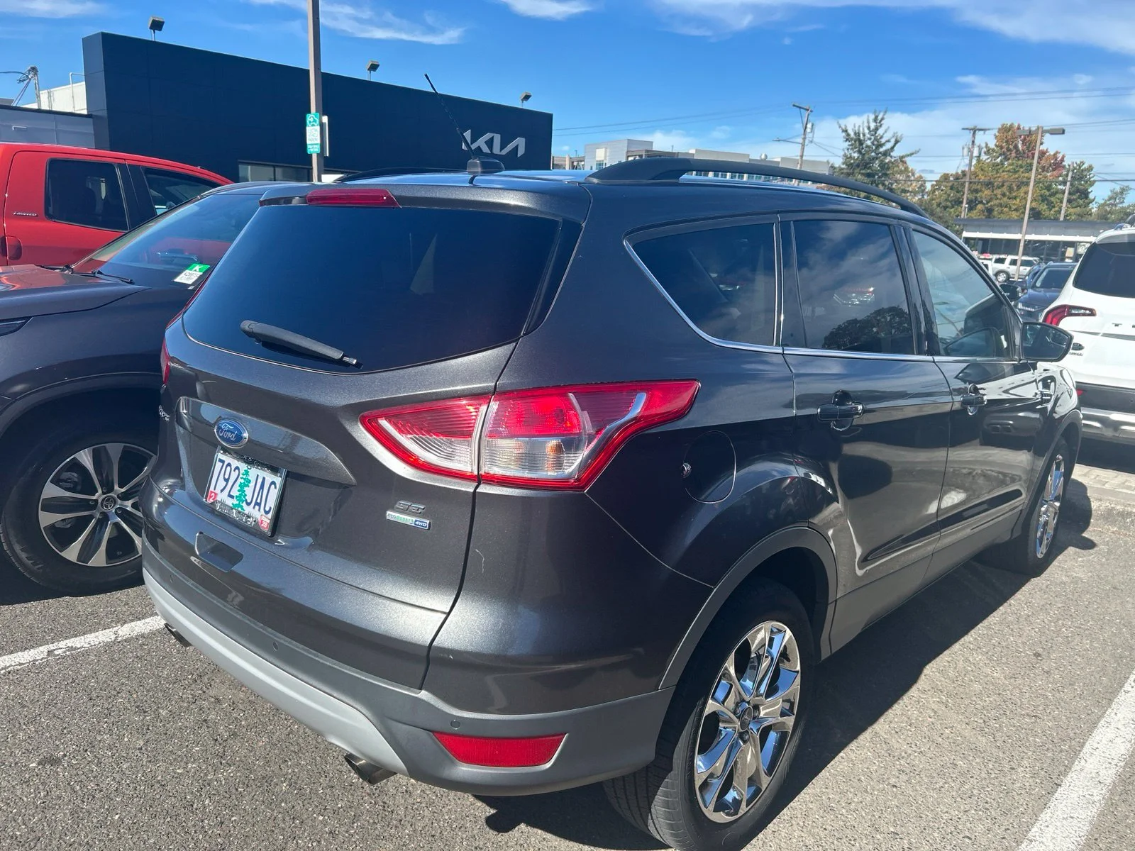 Used 2016 Gray Ford SE image 3