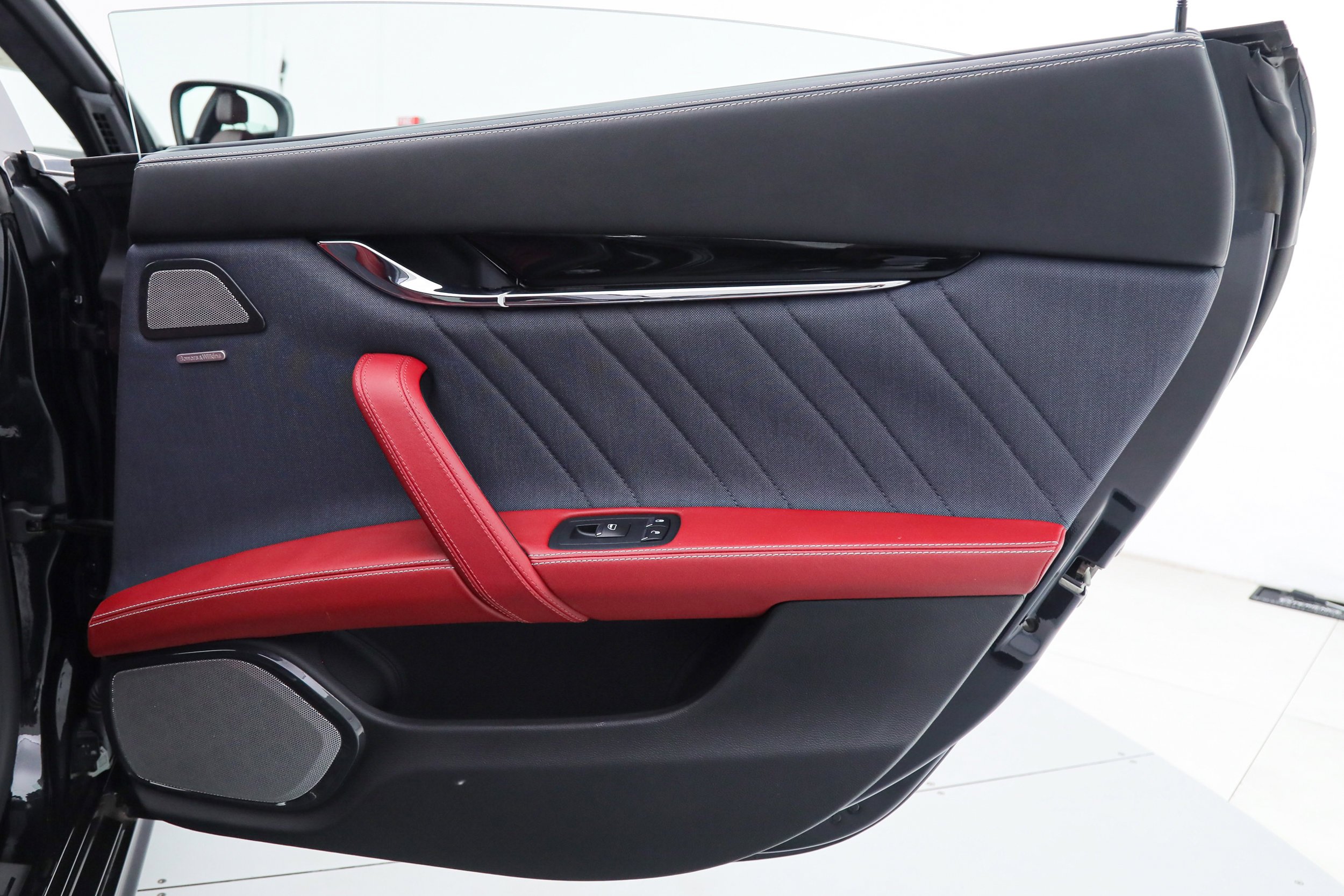 Used 2018 Black Maserati S Q4 GranLusso image 13
