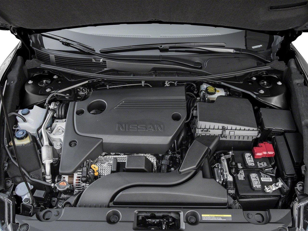 Used 2017 Pearl White Nissan 2.5 SR image 7