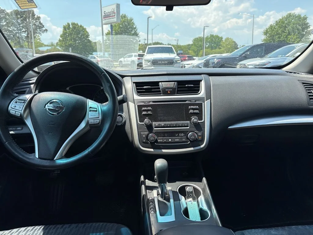Used 2017 Silver Nissan 2.5 SV image 10