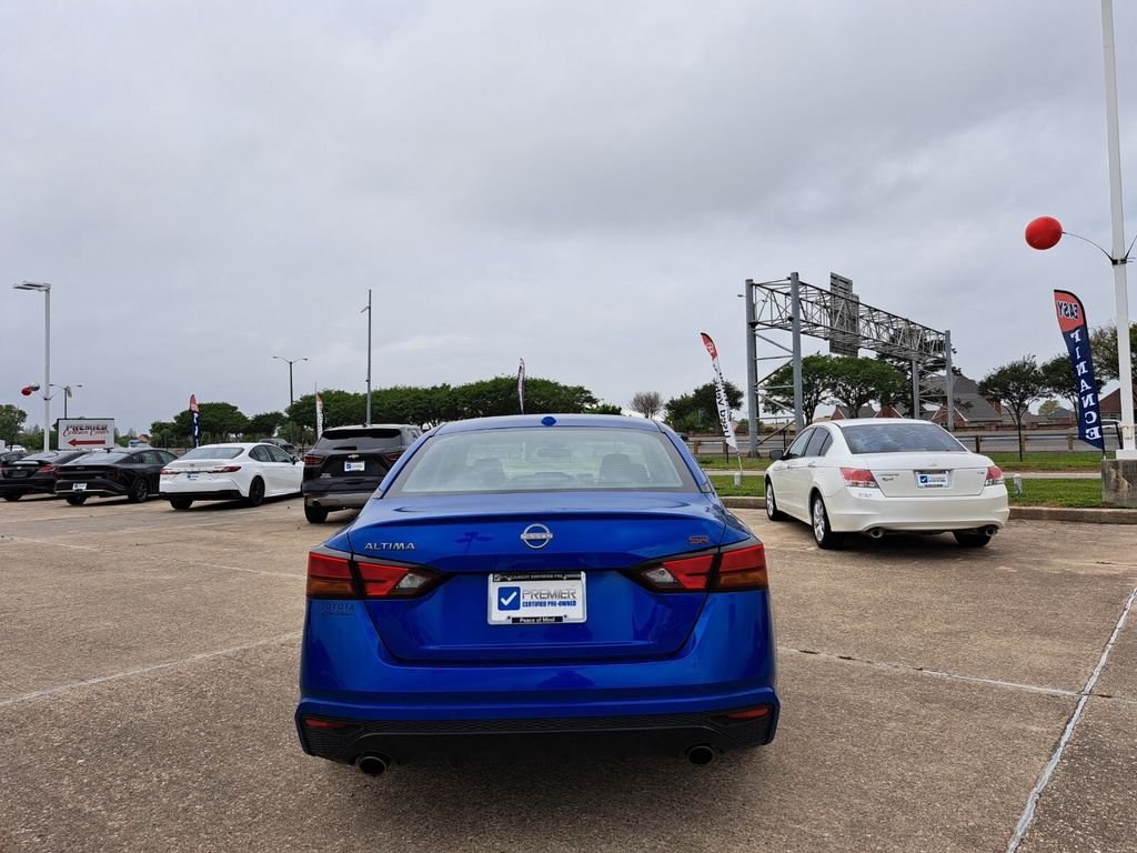 2025 Nissan Altima SR - Photo 6