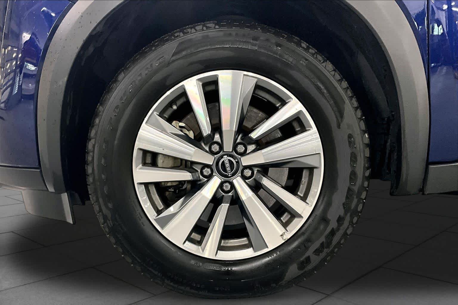 Used 2025 Deep Ocean Blue Pearl Nissan SL image 10