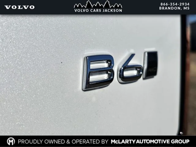 Used 2026 White Volvo B6 Plus 7-Seater image 26
