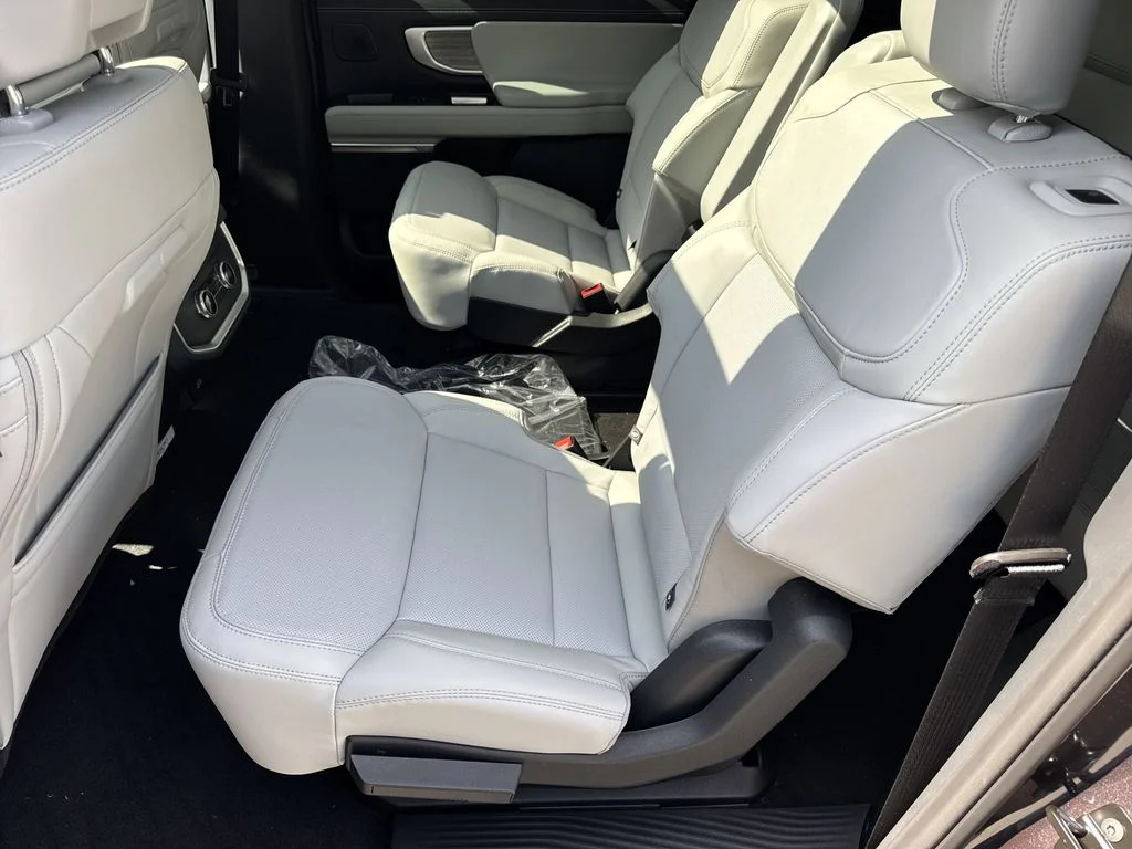 New 2026 Gray Ford Platinum image 21