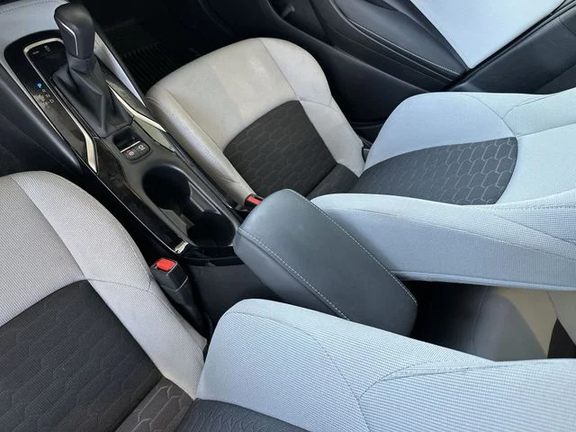 Used 2019 White Toyota SE image 21