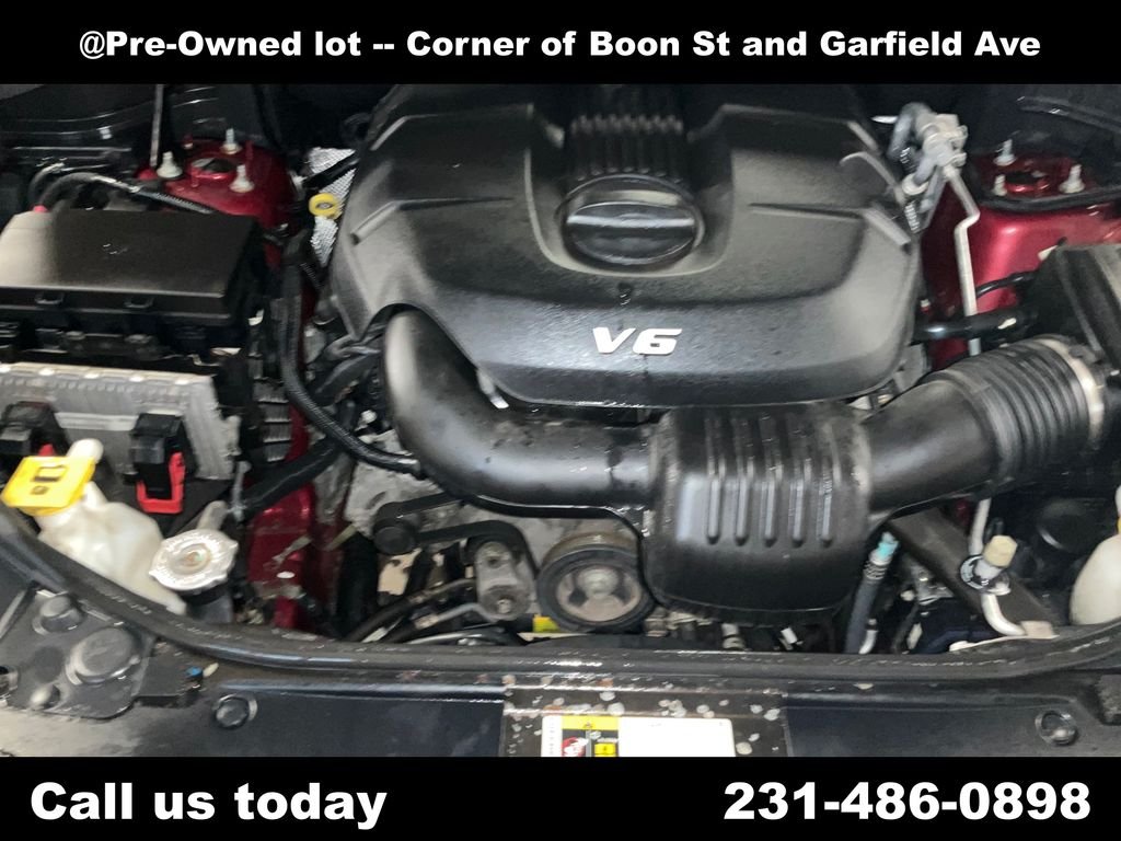 Used 2015 Red Jeep Laredo image 10