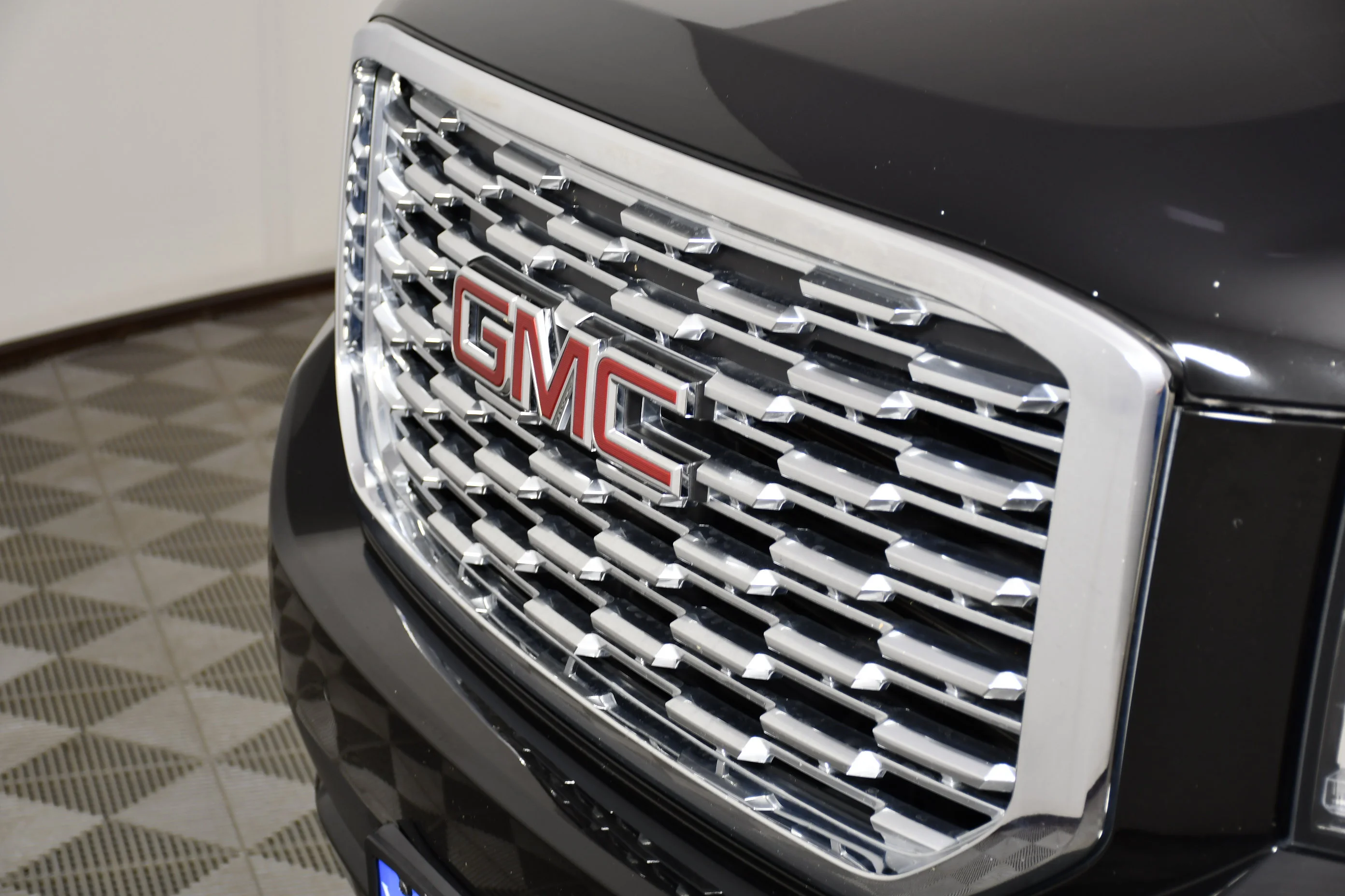 Used 2018 Onyx Black GMC Denali image 11