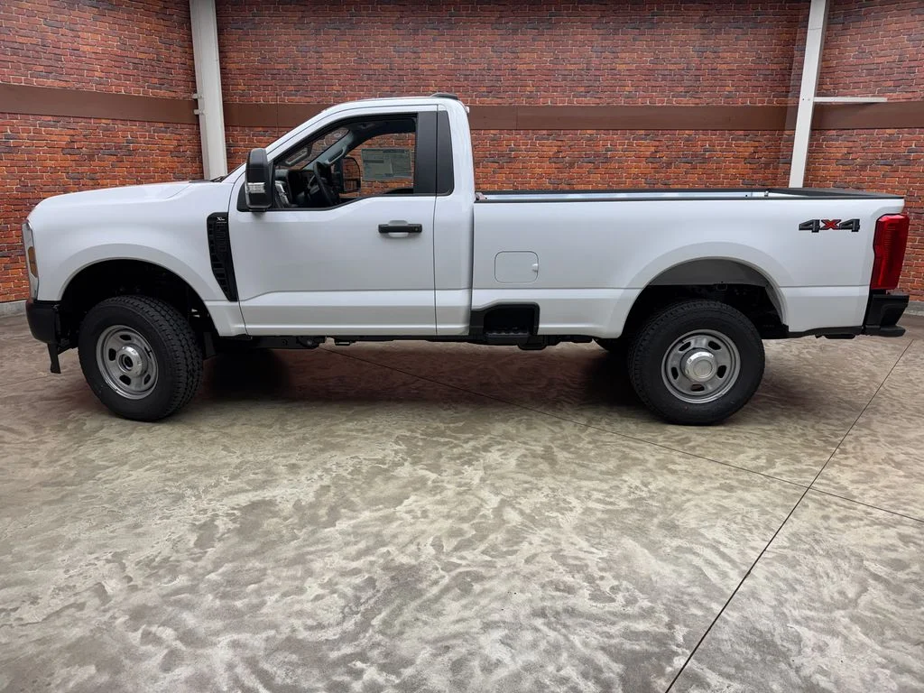 New 2027 White Ford F350 4X4SDR/CSR image 2