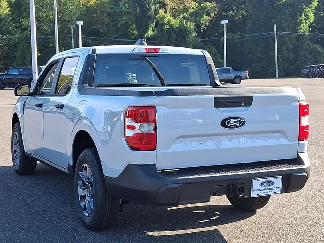 New 2025 Space White Metallic Ford XLT image 3