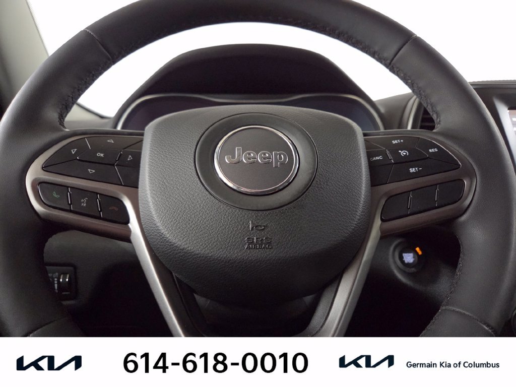 Used 2021 Silver Jeep Latitude Lux image 22