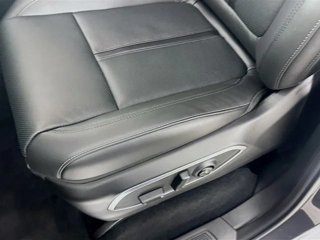 New 2026 Baltic-Gray Metallic Clear-Coat Exterior Paint Jeep Grand Wagoneer image 20