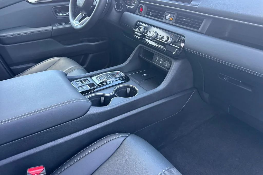 Used 2025  Honda Touring image 16