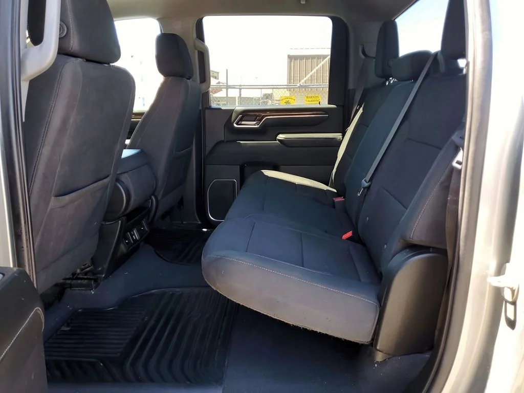 Used 2024 Sterling Metallic GMC SLE image 9