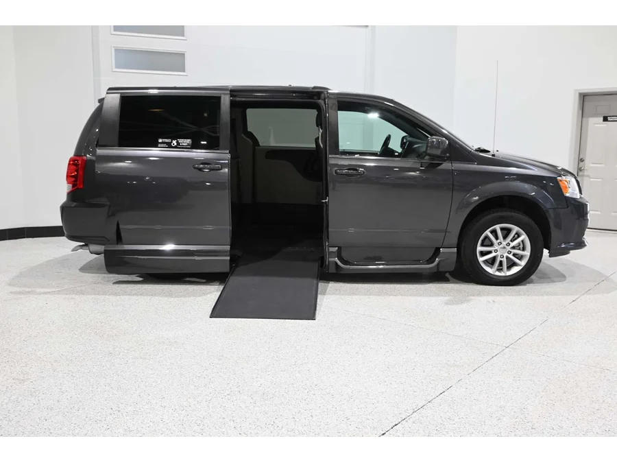 Used 2019 GRAY Dodge SXT Mobility Handicap Van image 17