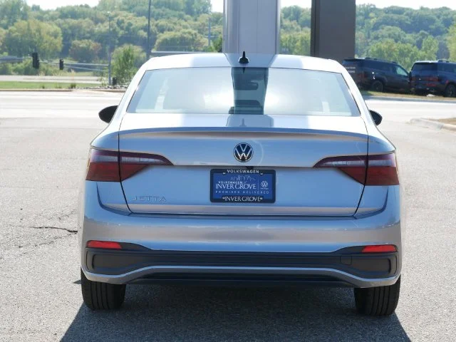Certified Used 2024 Silver Volkswagen 1.5T S image 10