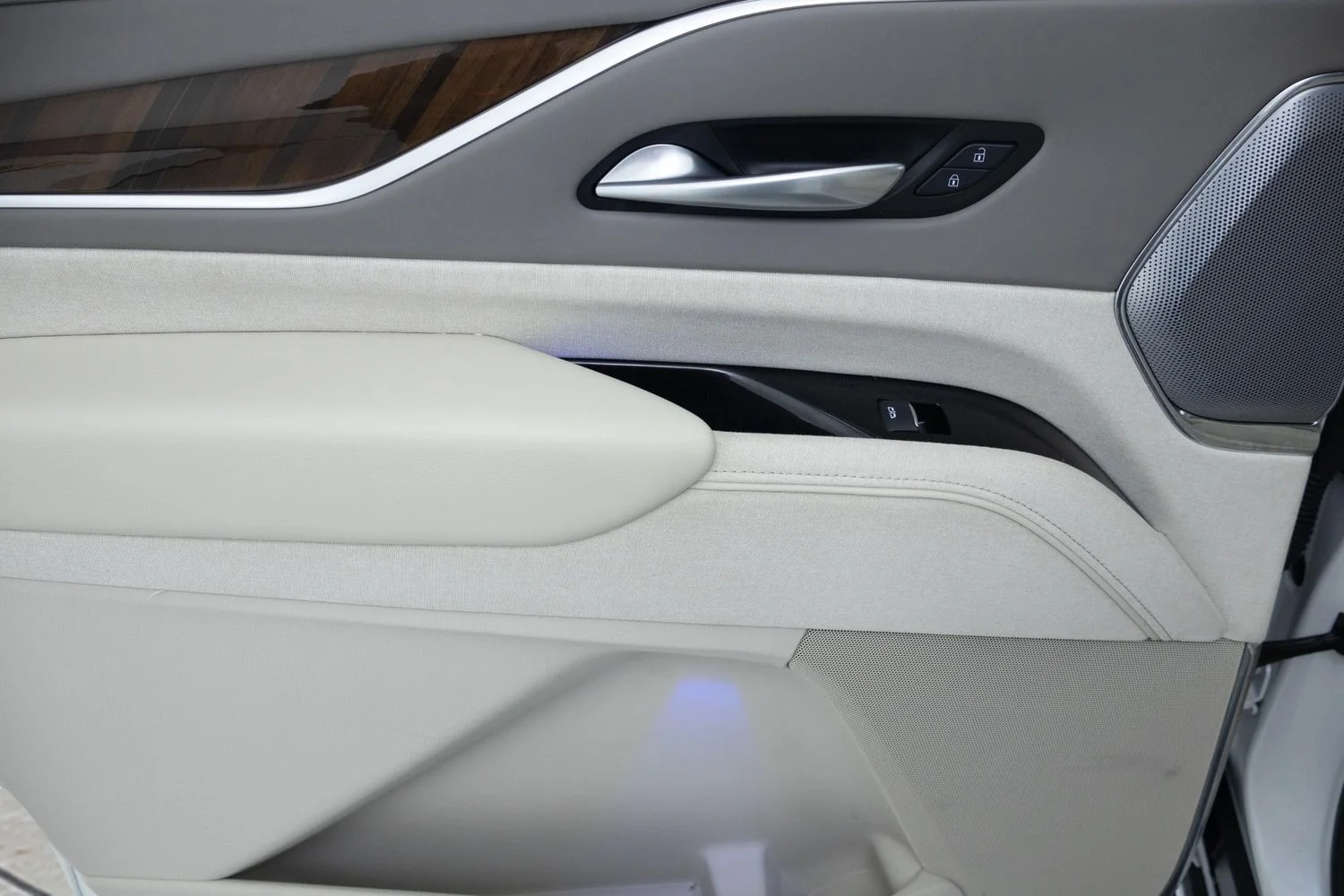 Certified Used 2024 White Cadillac Sport Platinum image 32