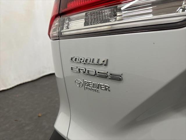 Certified Used 2022 Wind Chill Pearl Toyota L image 10