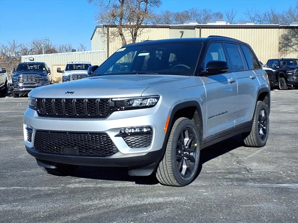 New 2025 Silver Zynith Exterior Paint Jeep Limited image 2