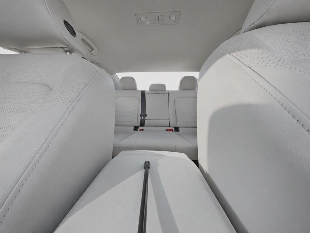 Used 2021 Deep Black Pearl Volkswagen SEL Premium image 21