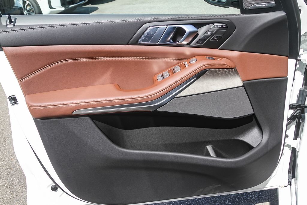 New 2027 Alpine White BMW xDrive40i image 17