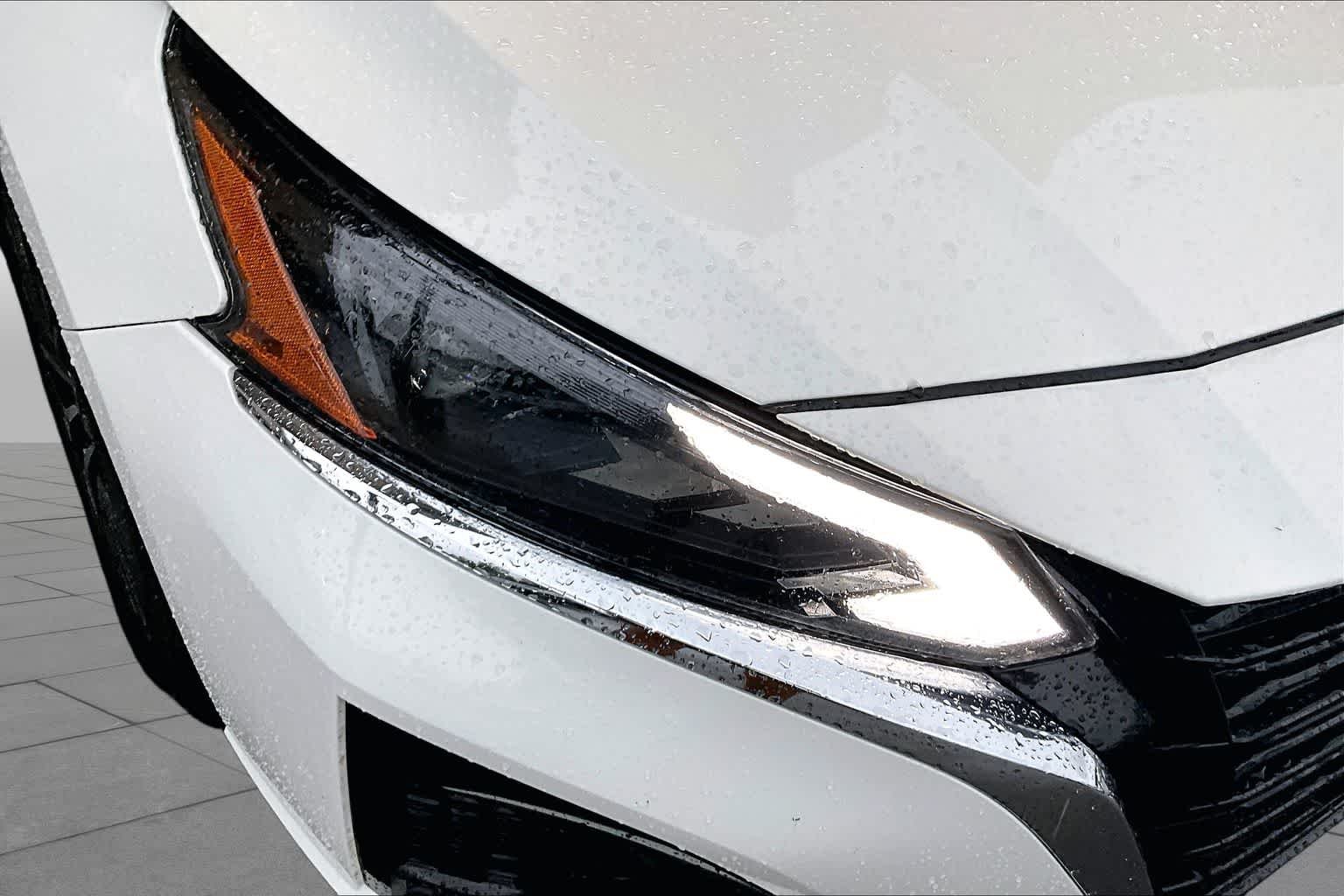 Used 2025 Glacier White Nissan SV image 26