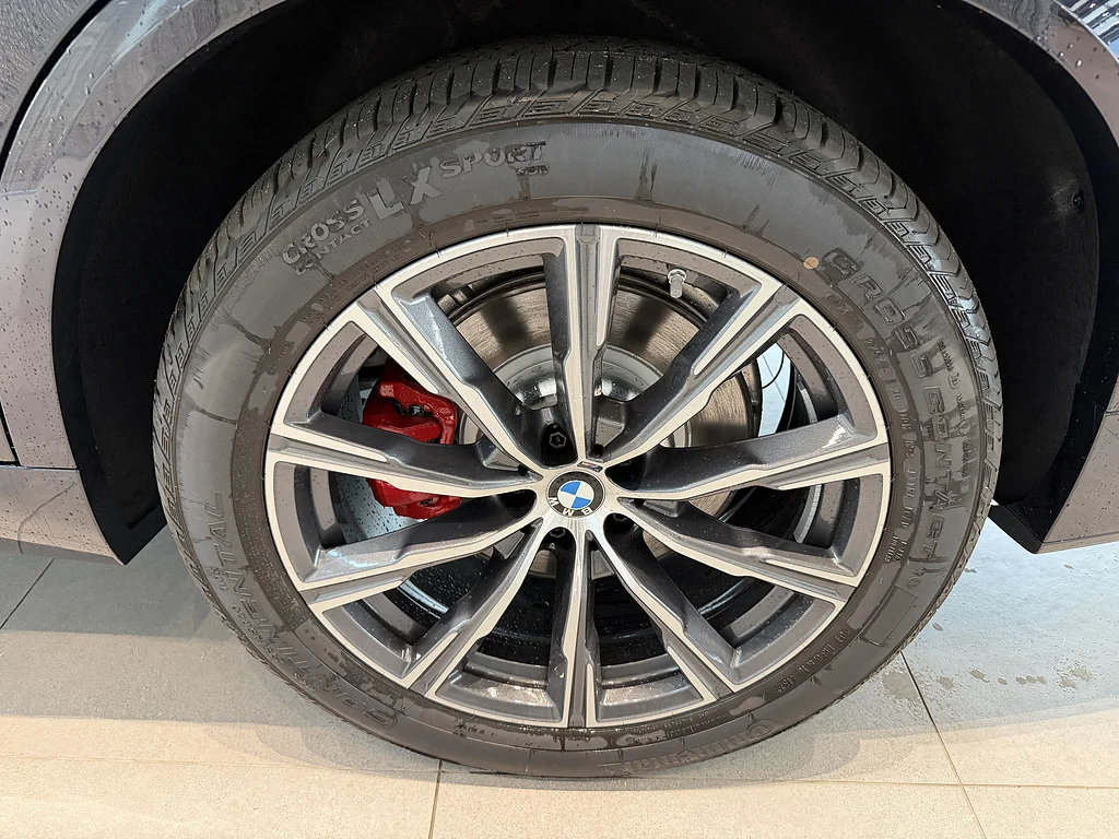 New 2026 Carbon Black Metallic BMW xDrive50e image 7
