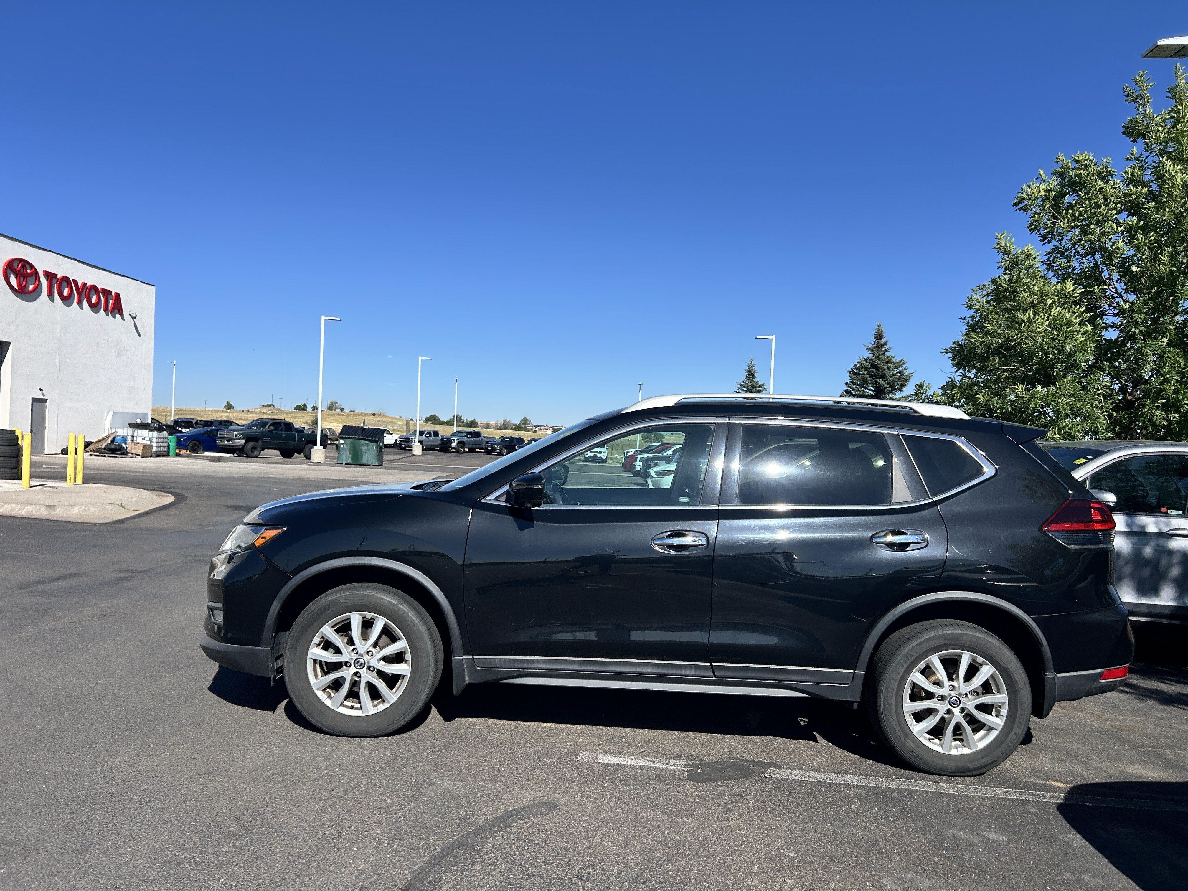 Used 2018 Nissan Rogue SV with VIN 5N1AT2MV2JC792662 for sale in Cheyenne, WY