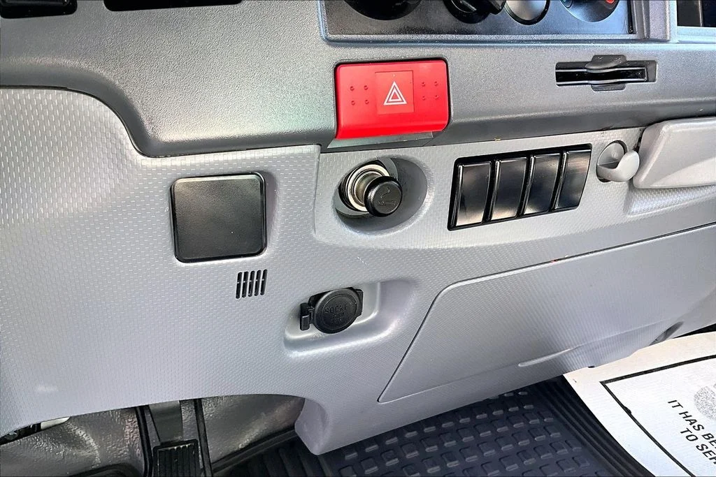 2022 Isuzu NRR - Photo 10