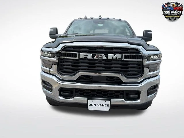 New 2026 Diamond Black Crystal Pearl-Coat Exterior Paint RAM Tradesman image 8