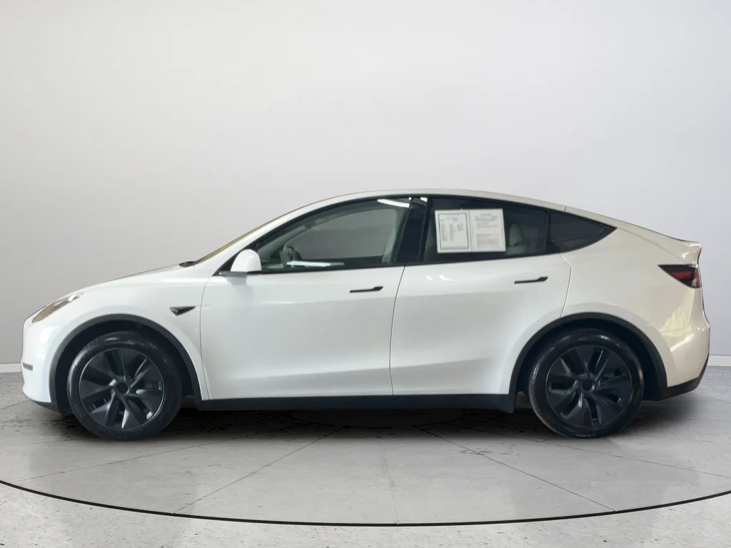 2024 Tesla Model Y Long Range - Photo 9