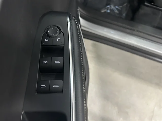 Used 2025 GRAY GMC FWD Elevation image 23