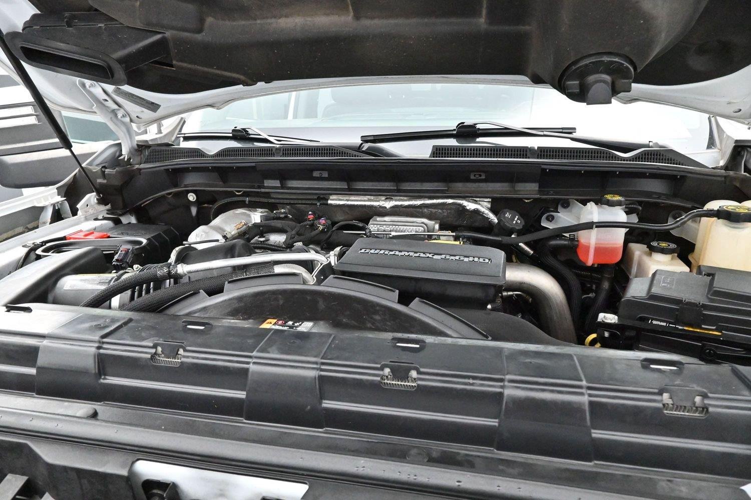 Used 2022 White Frost Tricoat GMC Denali image 36