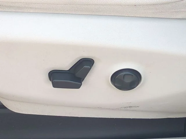 Used 2019 Blue Chrysler Touring L image 17
