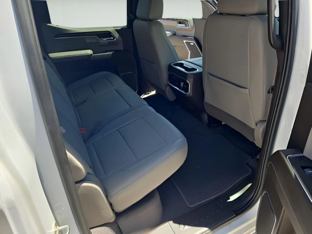 Used 2022  GMC SLT image 31