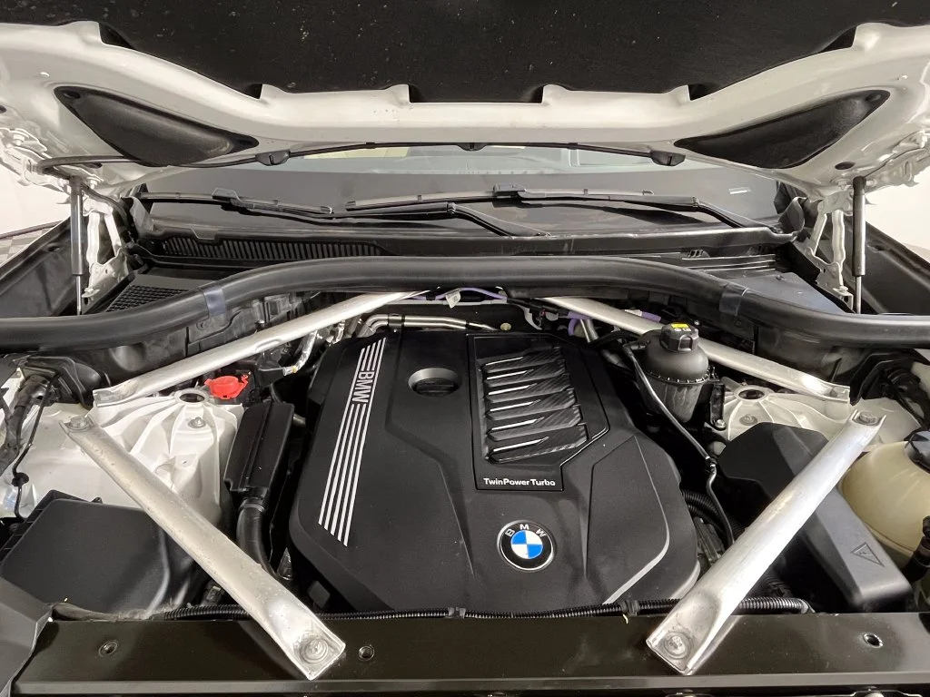 Used 2021 White Metallic BMW xDrive40i image 14