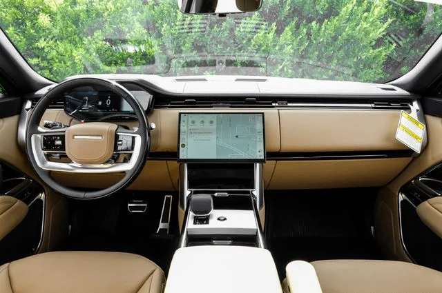 New 2026 Fuji White Land Rover SE image 19