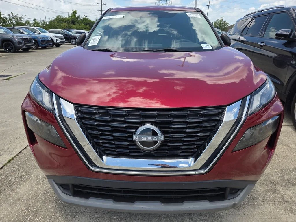 Used 2023 Red Nissan S image 8