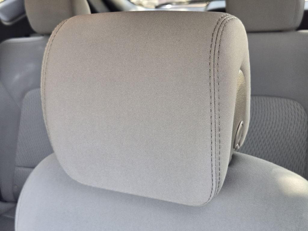 Used 2018 White Hyundai 2.4 Base image 17