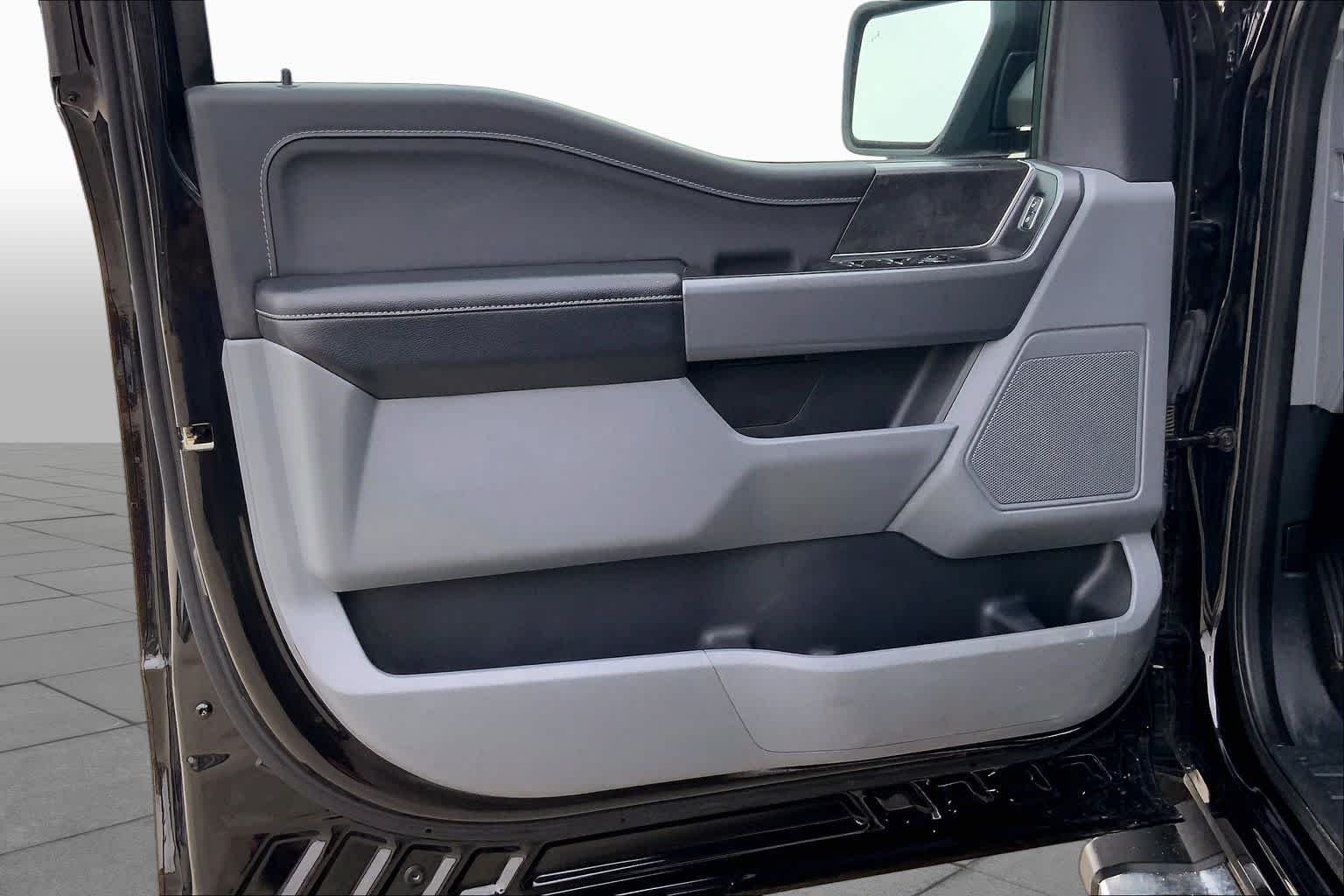 Used 2024 Agate Black Metallic Ford XLT image 34