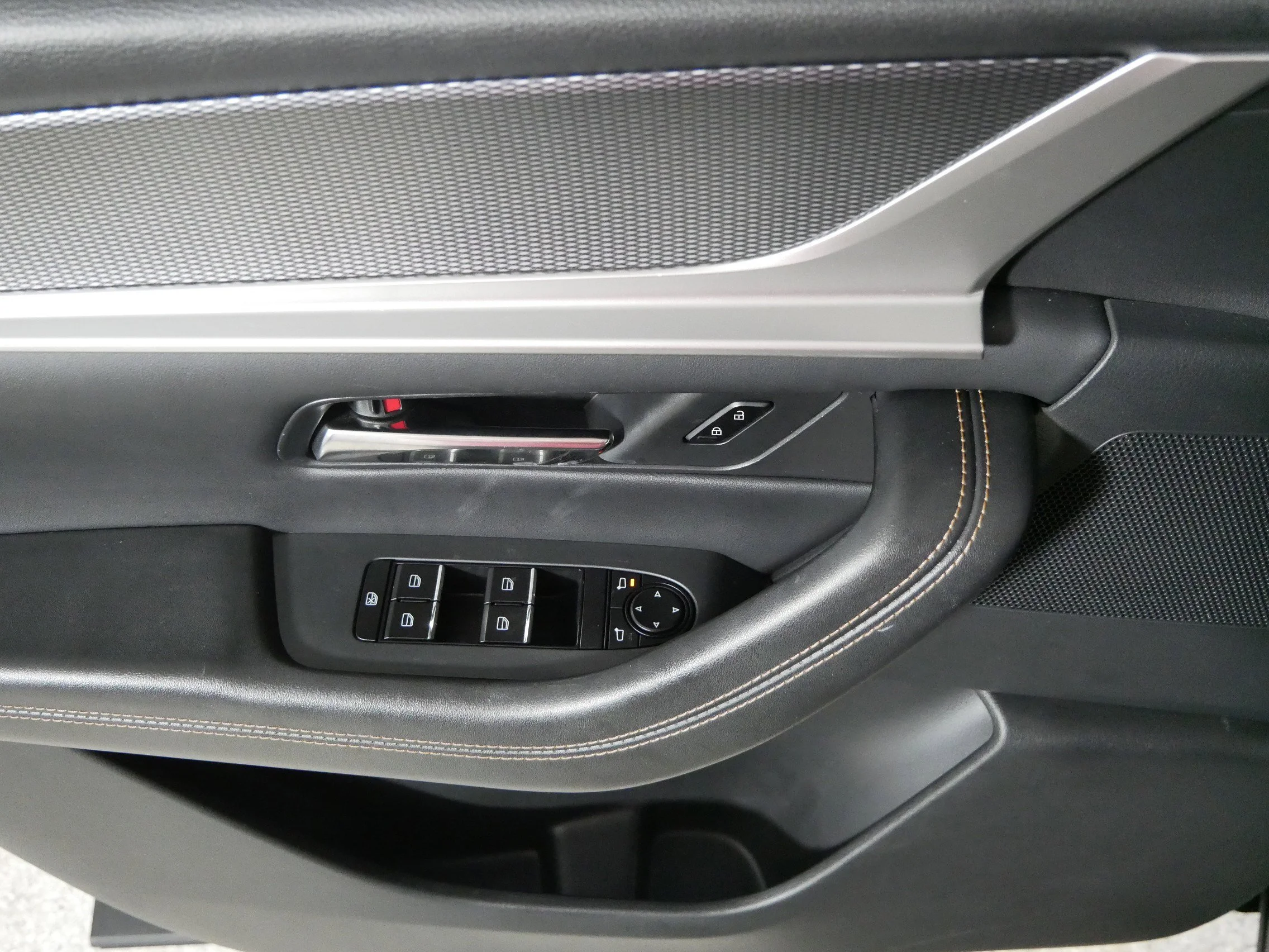 Used 2024 Sonic Silver Mazda 3.3 Turbo Premium image 19