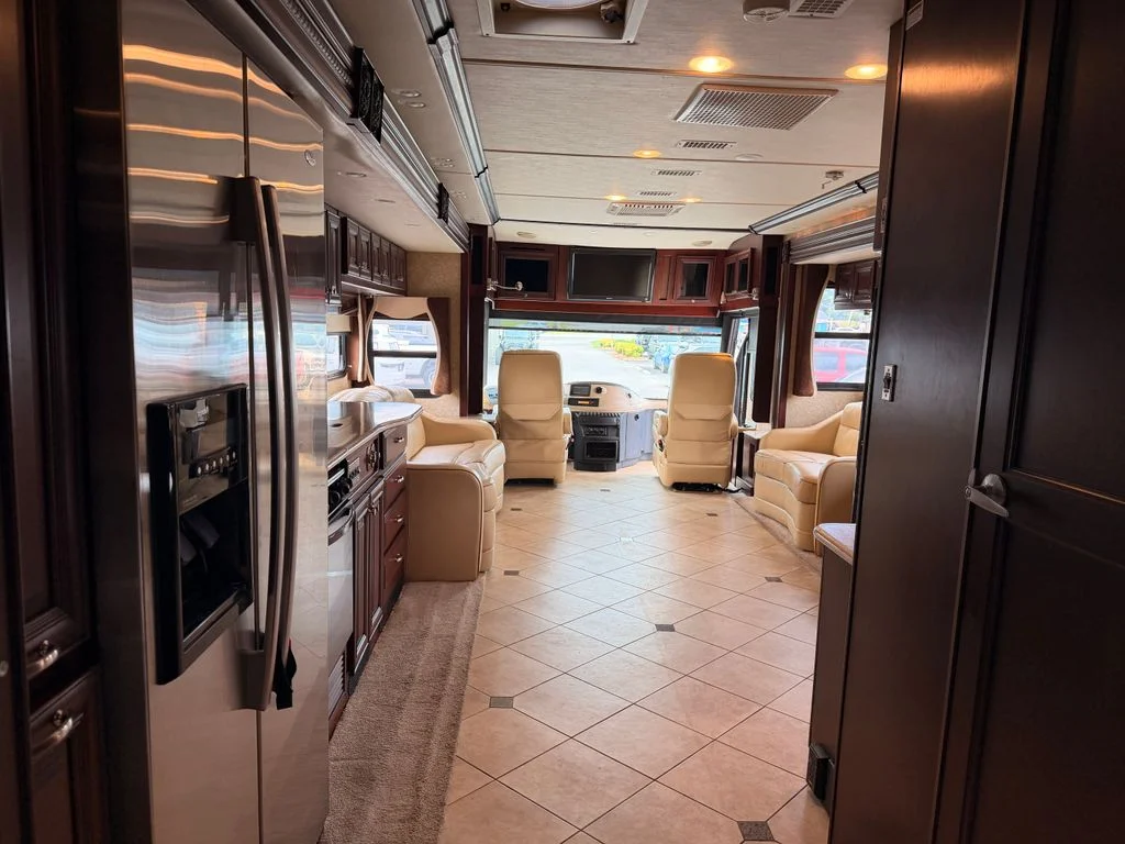 Used 2010 Black Fleetwood 42T image 24