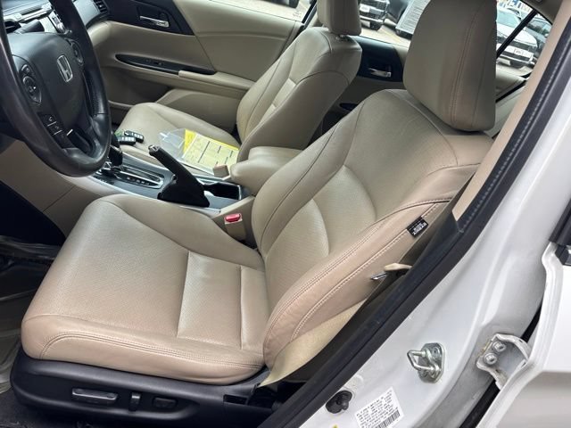 Used 2014 White Honda EX-L image 15