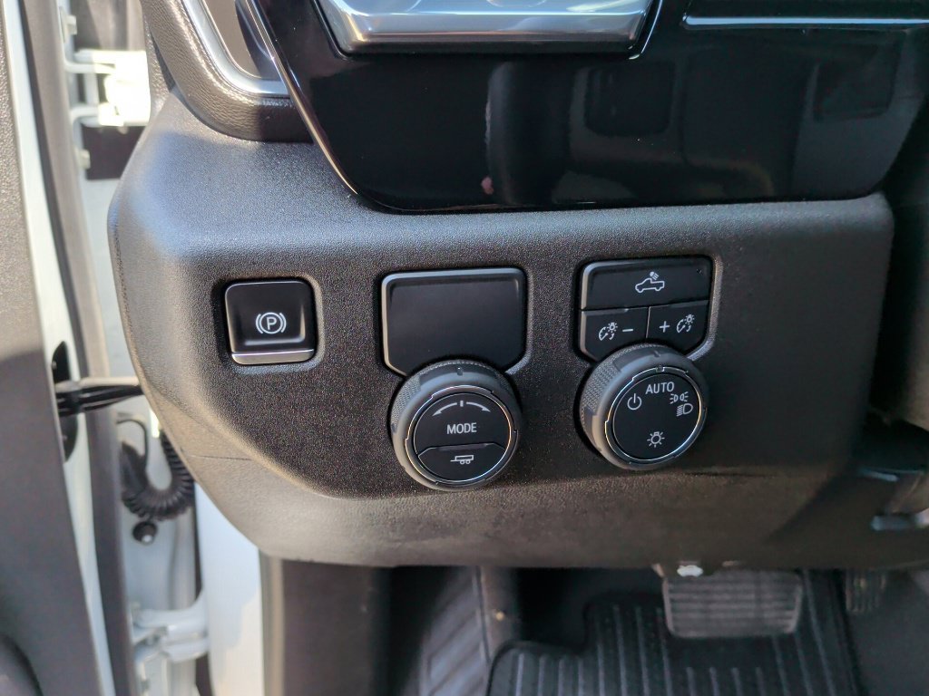 Used 2025 White Chevrolet LT image 15