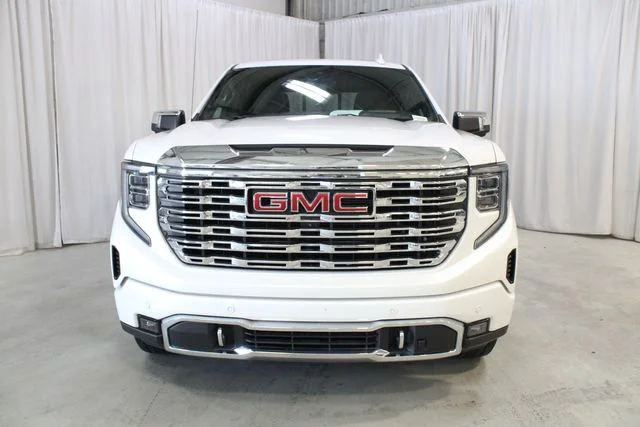 Used 2024 White GMC Denali image 37