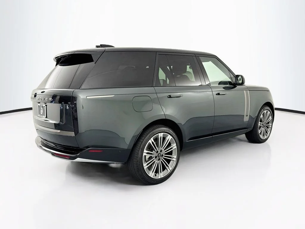New 2027 Belgravia Green Land Rover SE image 5