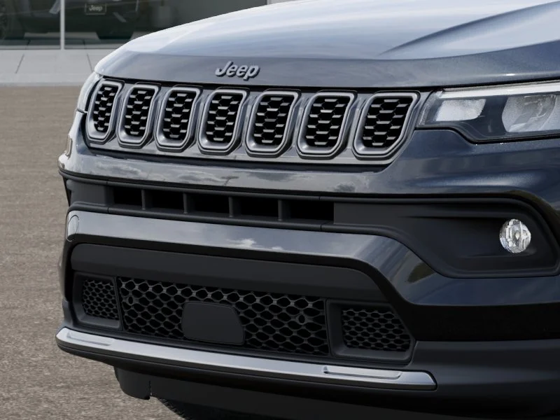 New 2026 Diamond Black Crystal Pearl-Coat Exterior Paint Jeep Latitude image 37