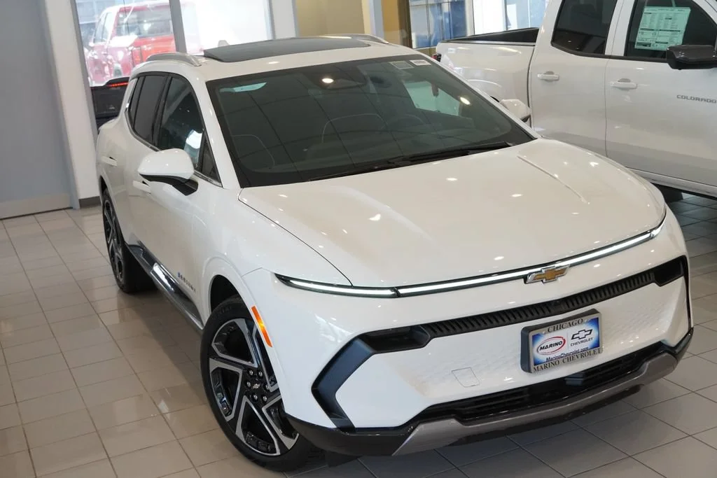New 2026 Summit White Chevrolet LT image 34