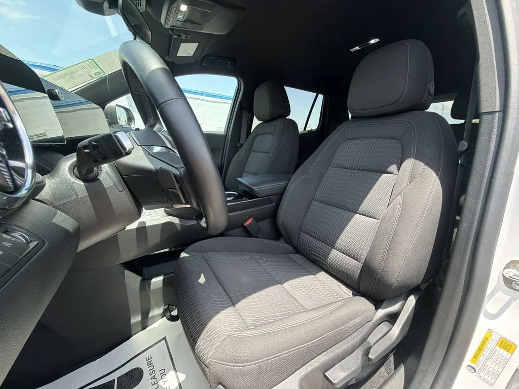 Used 2025 Summit White Chevrolet LT image 26