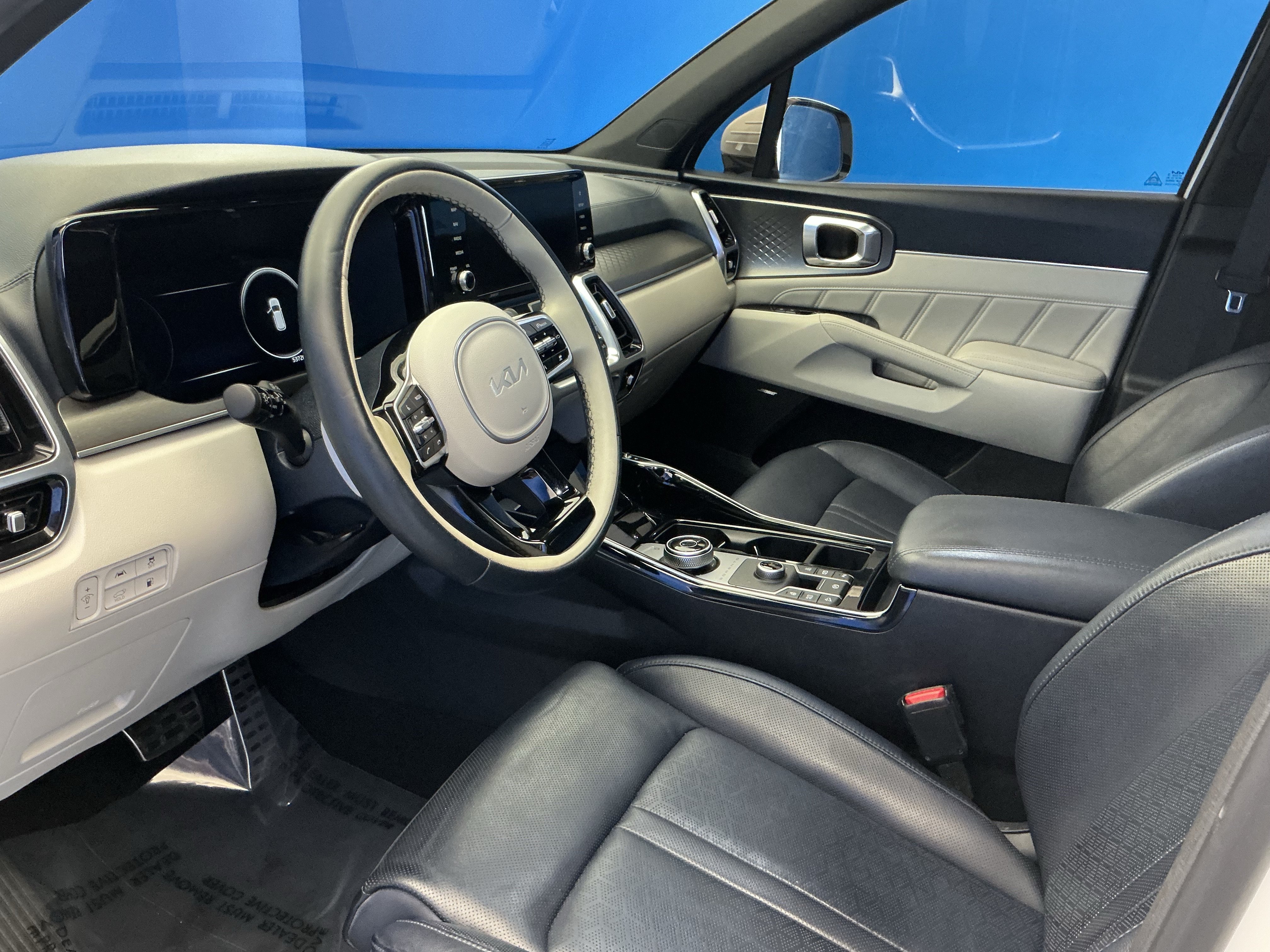 Used 2022 Snow White Pearl Kia SX Prestige image 13